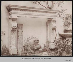 Kaminmantel und Herme