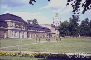 Berlin, Schlossgarten Charlottenburg, Große Orangerie, weiter hinten das Schloss mit Kuppel.