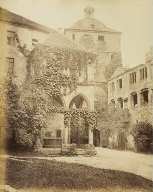 Studien vom Heidelberger Schloss und anderen Ruinen: Brunnenhaus im Schlosshof mit Säulenhalle