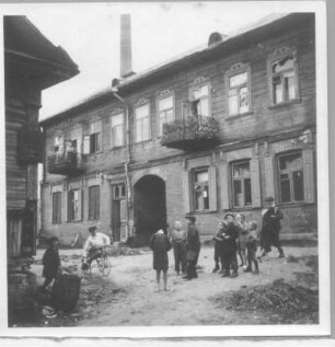 Sowjetunion. Straßenbild mit Kindergruppe