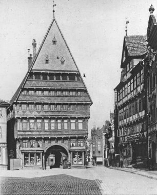 Hildesheim, Knochenhaueramtshaus (Gildehaus) zerstört; 1986 rekonstruiert