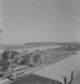 Blick zum "Bluff" : Blick von Durban Point übers Wasser auf den "Bluff" genannten Stadtteil Durbans.