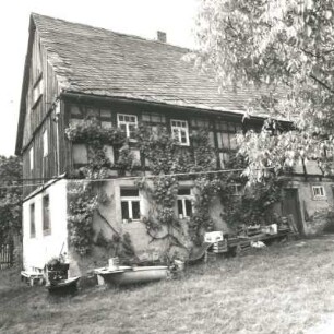 Colditz-Thumirnicht, Thumirnichter Platz 4. Wohnstallhaus mit Scheune (2. H. 19. Jh.). Wohnstallhaus. Hofansicht