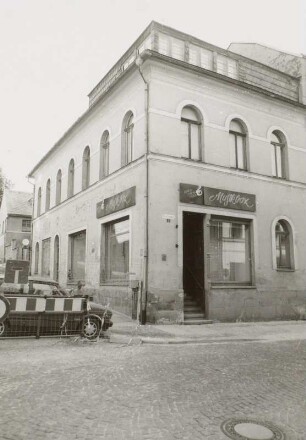 Markneukirchen, Wohnhaus mit Laden : Markneukirchen (Vogtlandkreis), Wohnhaus mit Laden (um 1880), Straße des Friedens 1, Eckansicht