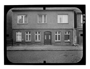 Lübz, Schulstraße 3. Wohnhaus. Straßenfront