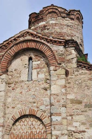 Kirche Christos Pantokrator in Alt-Nessebar : Der Kreuzkuppelbau der Pantokratorkirche Christos Pantokrator aus dem 13. Jahrhundert, aufgenommen am 19. Mai 2011 in Alt-Nessebar