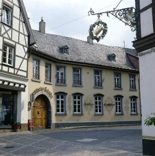 Bad Neuenahr-Ahrweiler. Winzerhof Körtgen. Haupthaus, Straßenfassade