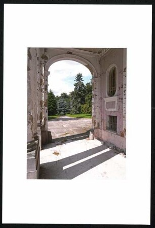 Schloss Schönrade: Blick durch den Portikus, 2009