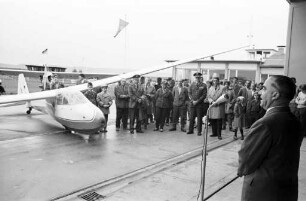 Luftfahrtschau auf dem Flugplatz Forchheim zum Abschluß der Luftfahrtsaison 1960 mit Taufe zweier Flugzeuge.