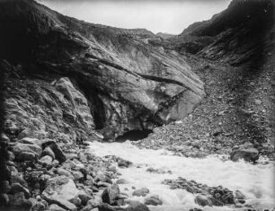 Zinalgletscher : Höhle unterhalb eines Eisfeldes unterhalb des Zinalgletschers