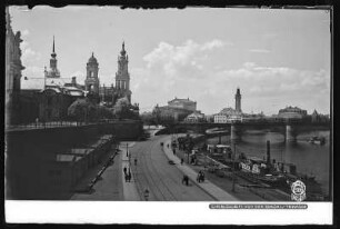 Dresden, Blick von der Brühlschen Terrasse zur Augustusbrücke, Hofkirche und Semperoper