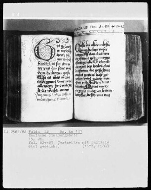 Deutsche Stundengebete — Initiale G(ot gedencke), Folio 83recto