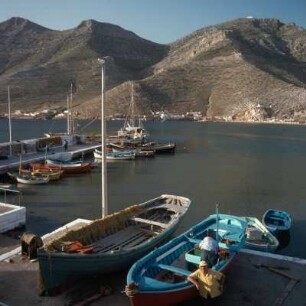 Sifnos. Hafenbucht von Kamáres