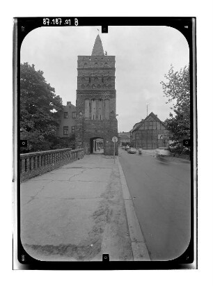 Brandenburg an der Havel. Rathenower Torturm (Baubeginn nach 1298, 1911). Feldseite