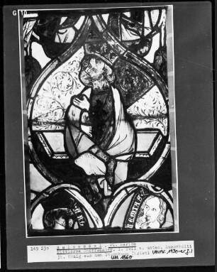Mittleres Chorfenster mit Szenen aus dem Leben Jesu und Königs- und Prophetenreihe — Mittlere Fensterbahn mit Königen und Propheten — König aus dem Stammbaum Christi