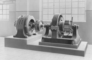 Alter Drehstrom-Gleichstrom-Umformersatz : Technikgeschichte | Elektrotechnik | Umwandlung und Fortleitung elektrischer Energien | Umformer und Gleichrichter