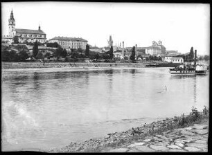 Leitmeritz. Blick über die Elbe mit Dampfer "Pirna" zum Burgberg mit Dom