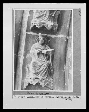 Sixtusportal — Archivolten links — Kirchengelehrter