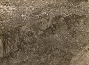 Nordsächsisches Tiefland. Blauberg südlich Badersen. Östlicher Steinbruch. Faltungen in kontaktmetamorph veränderten silurischen Schiefern