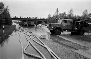 Überflutung und Sperrung der Autobahn bei Rüppurr und Evakuierung der Aussiedlerhöfe aufgrund des Albhochwassers