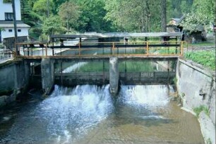 Wehr in der Ortsmitte