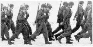 Marschierende Soldaten