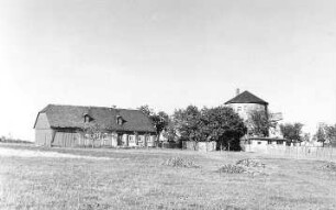 Beiersdorf. Blick zum Windmühlengehöft