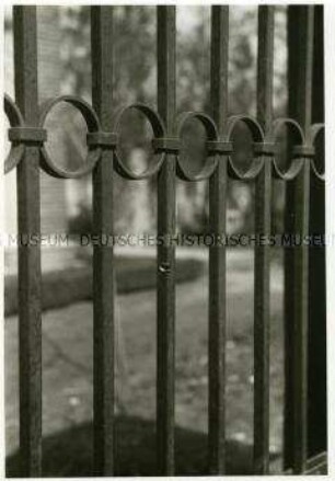 Einschüsse am Friedhof von Pancevo
