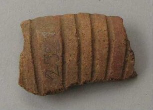 Fragment eines Tongefäßes