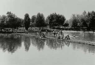 Dresden-Mockritz. Luft- und Schwimmbad. Blick über das Schwimmbecken zur Liegewiese