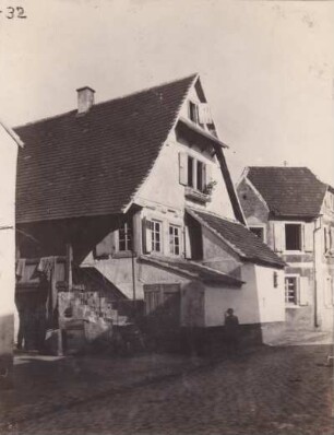 Fachwerk, verputzt. Hof