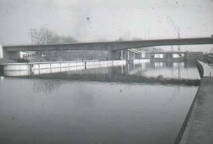 Oberesslingen, Unterer Vorhafen, flussaufwärts