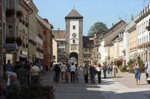 Villingen: Fußgängerzone Rietstraße mit Tor