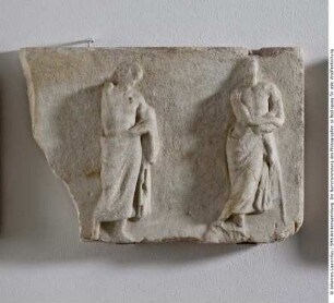 Friesplatte vom ionischen Tempel am Ilissos in Athen: Platte C - zwei männliche Figuren