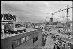Infobox am Potsdamer Platz mit Baustelle