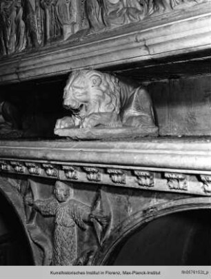 Grabmal des Bischofs Antonio d'Orso : drei Löwenfiguren