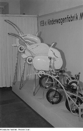 Kinderwagen auf der Leipziger Herbstmesse 1954