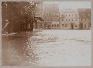 Grimma. Markt 22-20. Wohnhäuser. Ansicht bei Hochwasser