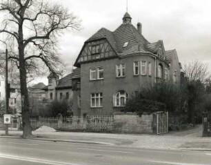 Dresden-Strehlen, Karcherallee 31. Villa (A. 20. Jh.). Straßenansicht