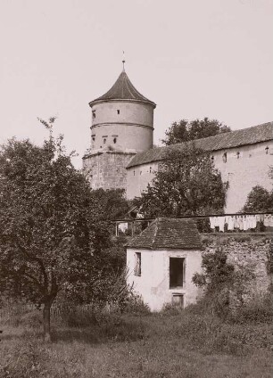Nördlingen, Stadtbefestigung : Nördlingen. Stadtbefestigung mit Feilturm über den Graben gesehen