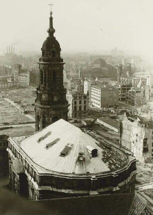 Dresden, Blick vom Rathausturm über die Kreuzkirche nach Westen