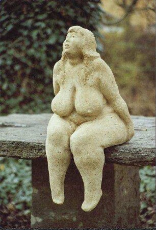 Sitzende Beine baumelnd