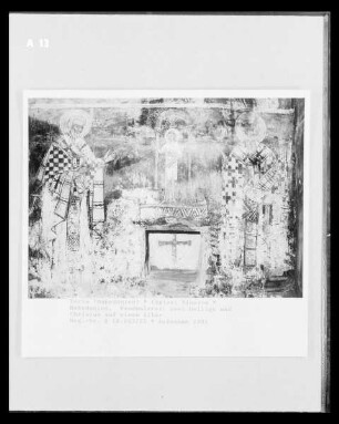 Wandmalerei: Zwei Heilige und Christus auf einem Altar