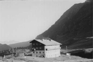 Wohnhaus : Wohnhaus in einem Tal.
