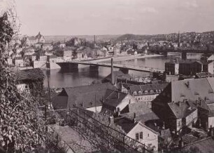 Meißen, Blick vom südlichen Burgaufgang über die Elbe mit Elbbrücken
