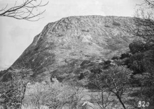 Landschaft bei Mutoko : Blick auf eine Felslandschaft mit Vegetation