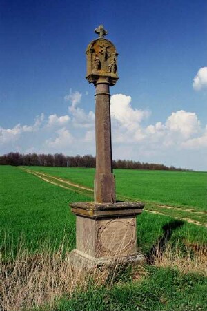 Bildstock mit Darstellung der Kreuzigung