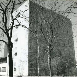 Berlin. Freie Universität (Henry-Ford-Bau), Boltzmannstraße/Ecke Garystraße. Bibliotheksturm