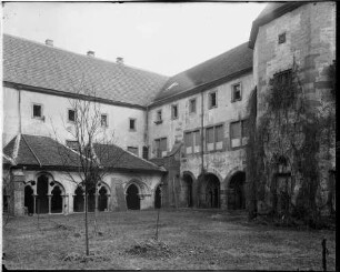 Bronnbach Kloster Klosterkirche (1157-1222) Ansicht Kreuzhof nach Südosten