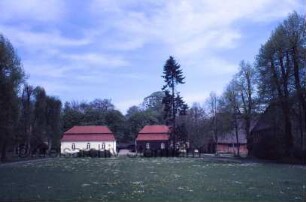 Blumendorf: Gut: Torhäuser Hofseite: rechts Scheunen